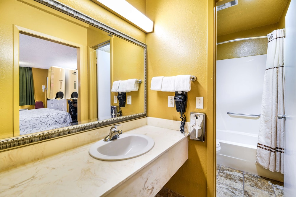 Americas Best Value Inn 14/40