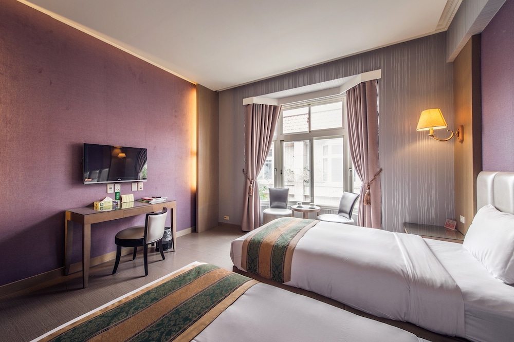 DELUXE, DOUBLE BED