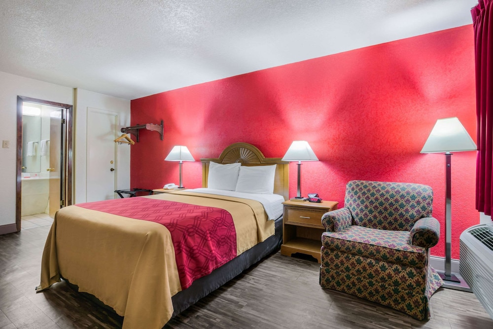 Standard, Queen Bed
