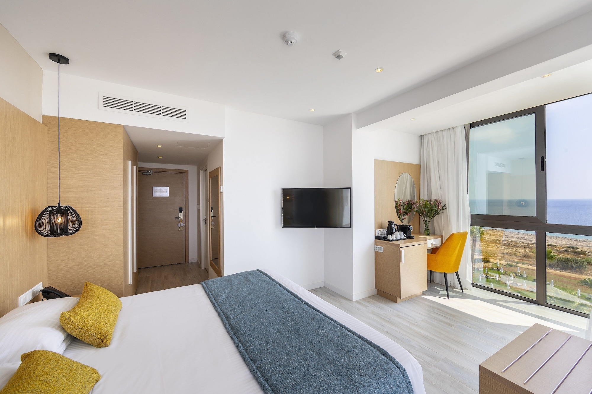 Junior Suite, Queen Bed, Sea View, Outdoor Jetted Tub, Jetted Tub
