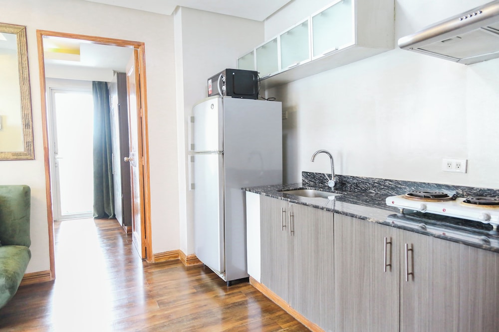 Pacific Bay Grand Suites 7/50