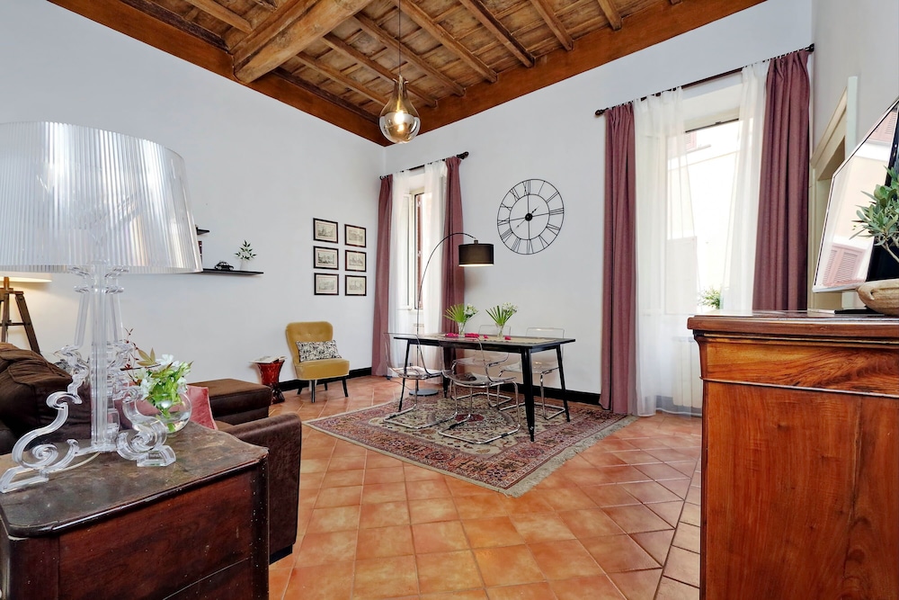 Bollo Wr Apartments 6/72