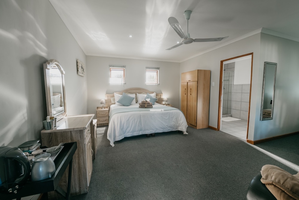 The Village Lodge 15/50