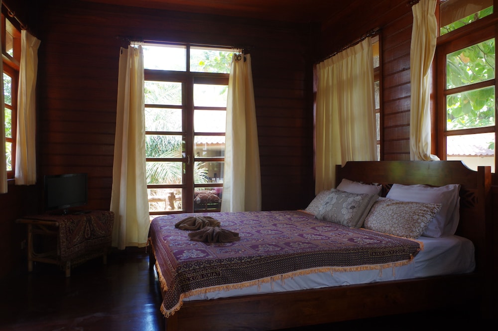 Thai House Beach Resort 13/50