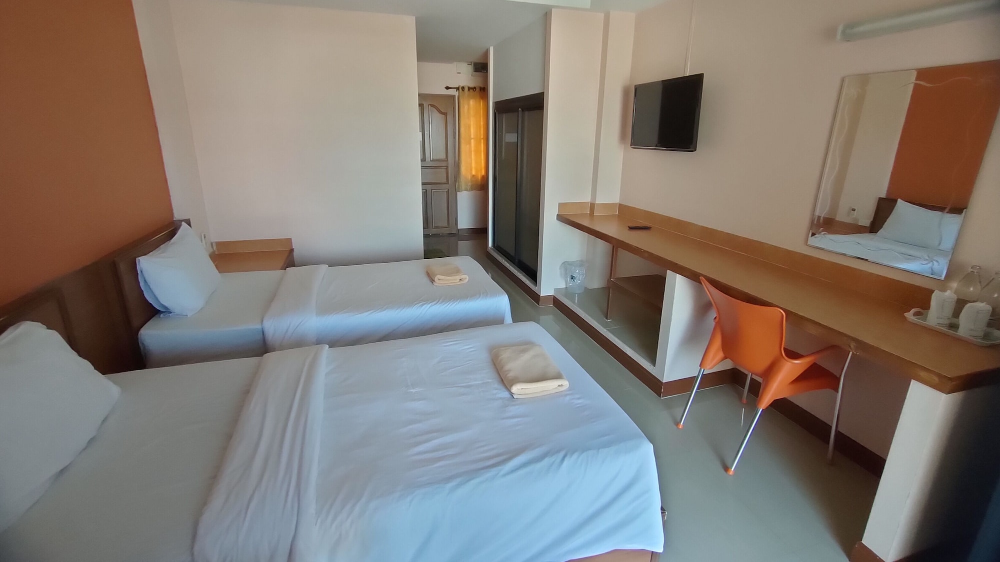 Standard, Twin Beds, Private Bathroom, Thorada Place 6/8