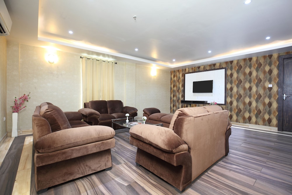 Pinnacle by Click Hotels, Lucknow 38/63