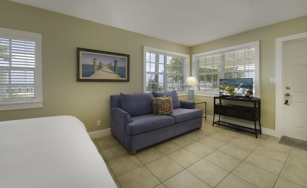 Pines Palms Resort 44/73
