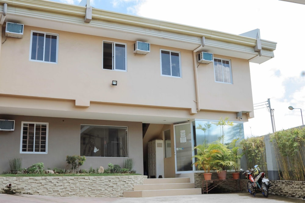 RedDoorz at Grand Apartelle Hernan Cortes Cebu 1/38