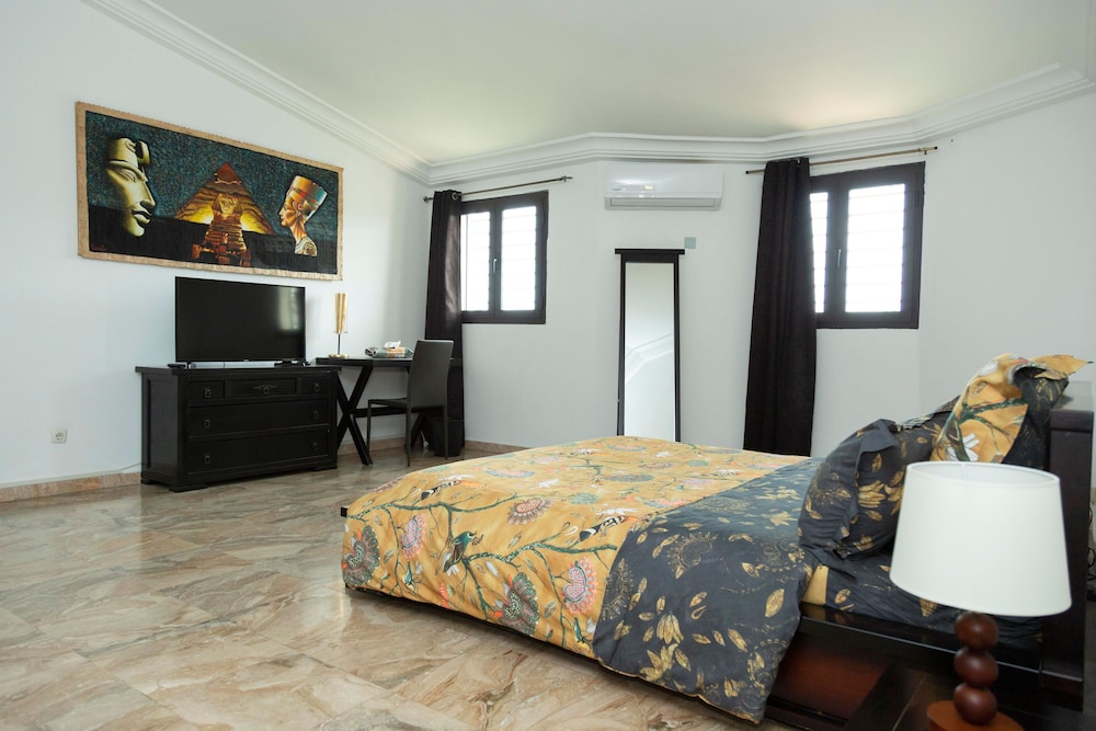Villa Jaddis 7/50