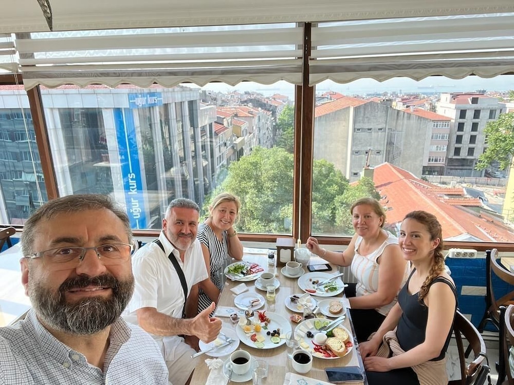 Naila Hotel 56/69