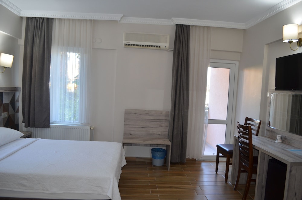 Megas Hotel 15/45