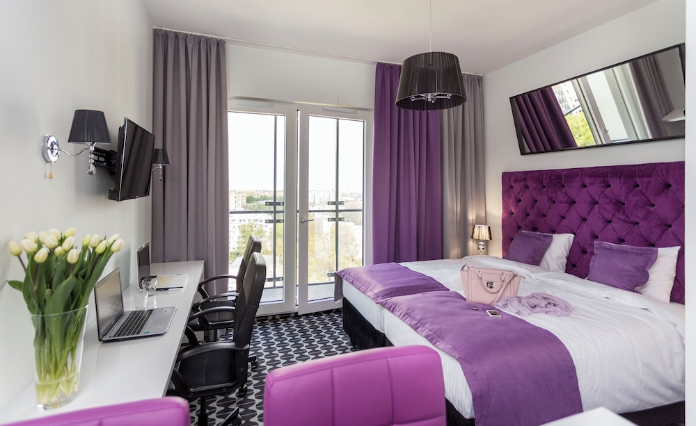 COMFORT, APARTMENT, CITY VIEW