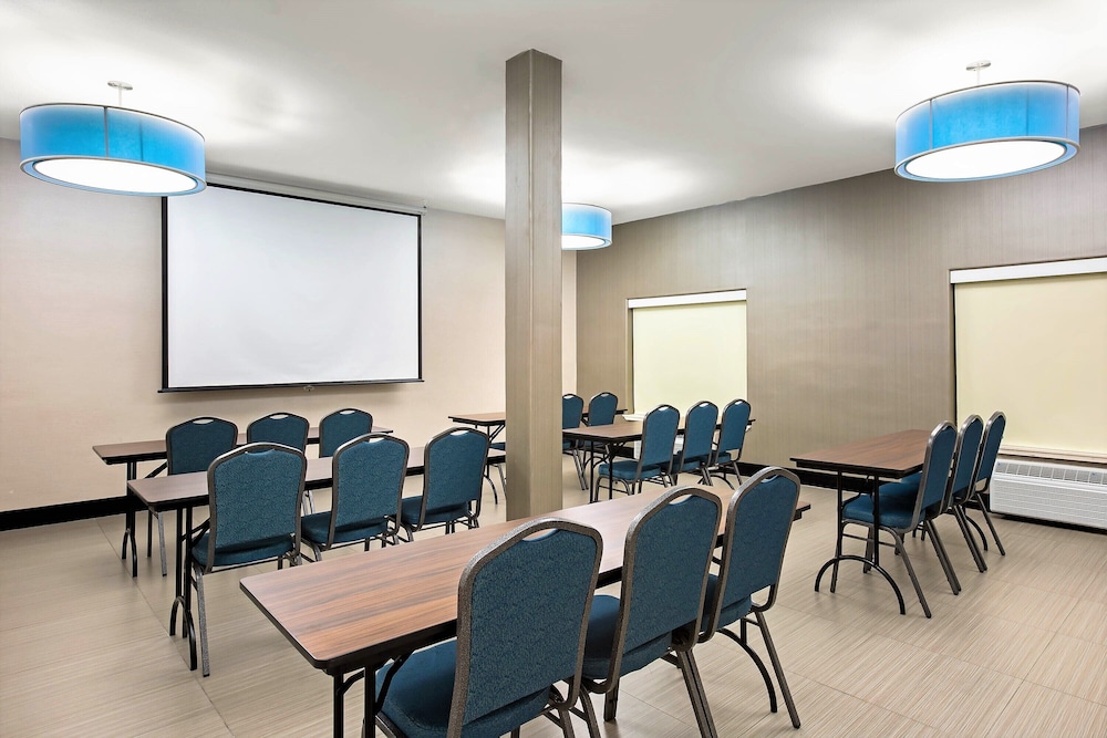 La Quinta Inn & Suites by Wyndham Pharr North McAllen 51/58