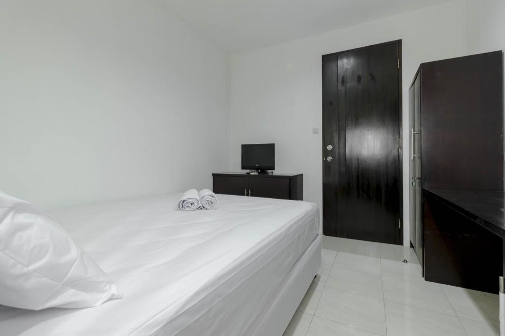 Reddoorz Plus Pasar Baru 26/43
