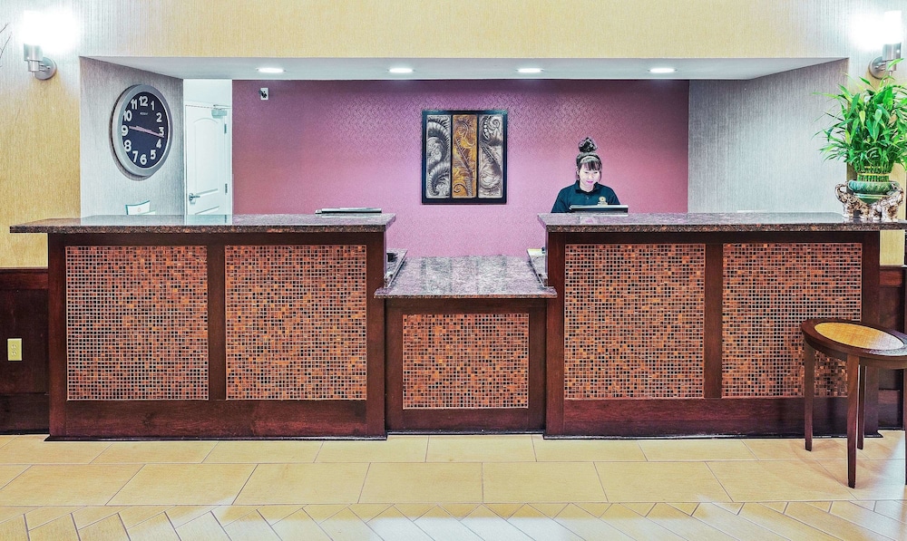 La Quinta Inn and Suites by Wyndham Ft. Worth - Burleson 6/53