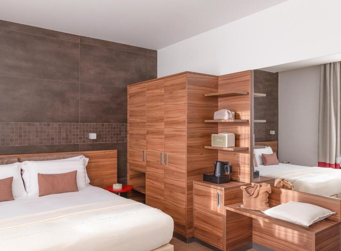 Adoro Hotel 23/72
