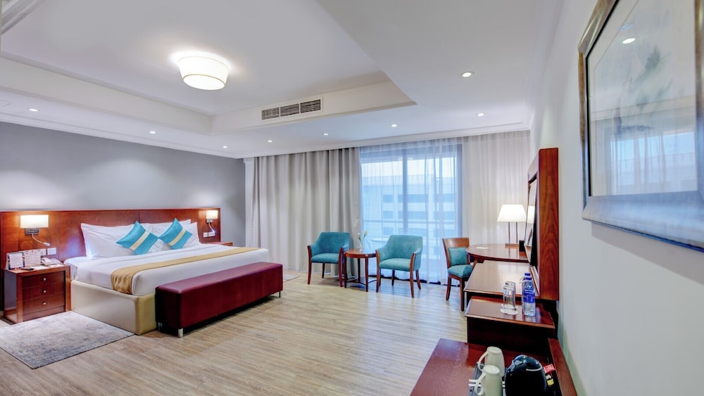 DELUXE KING ROOM