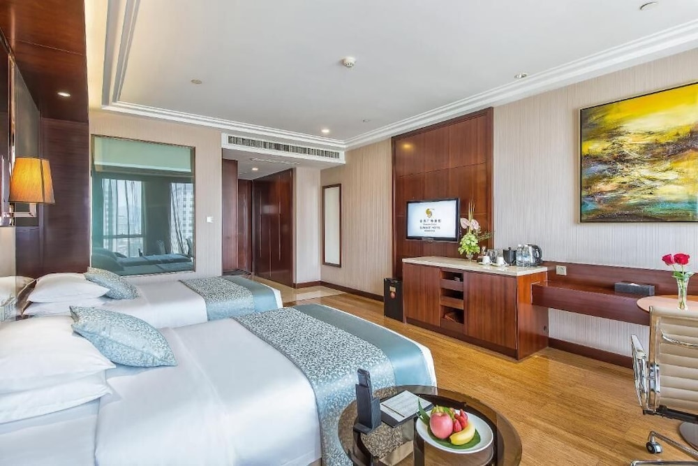Golden Eagle Summit Hotel 1/24