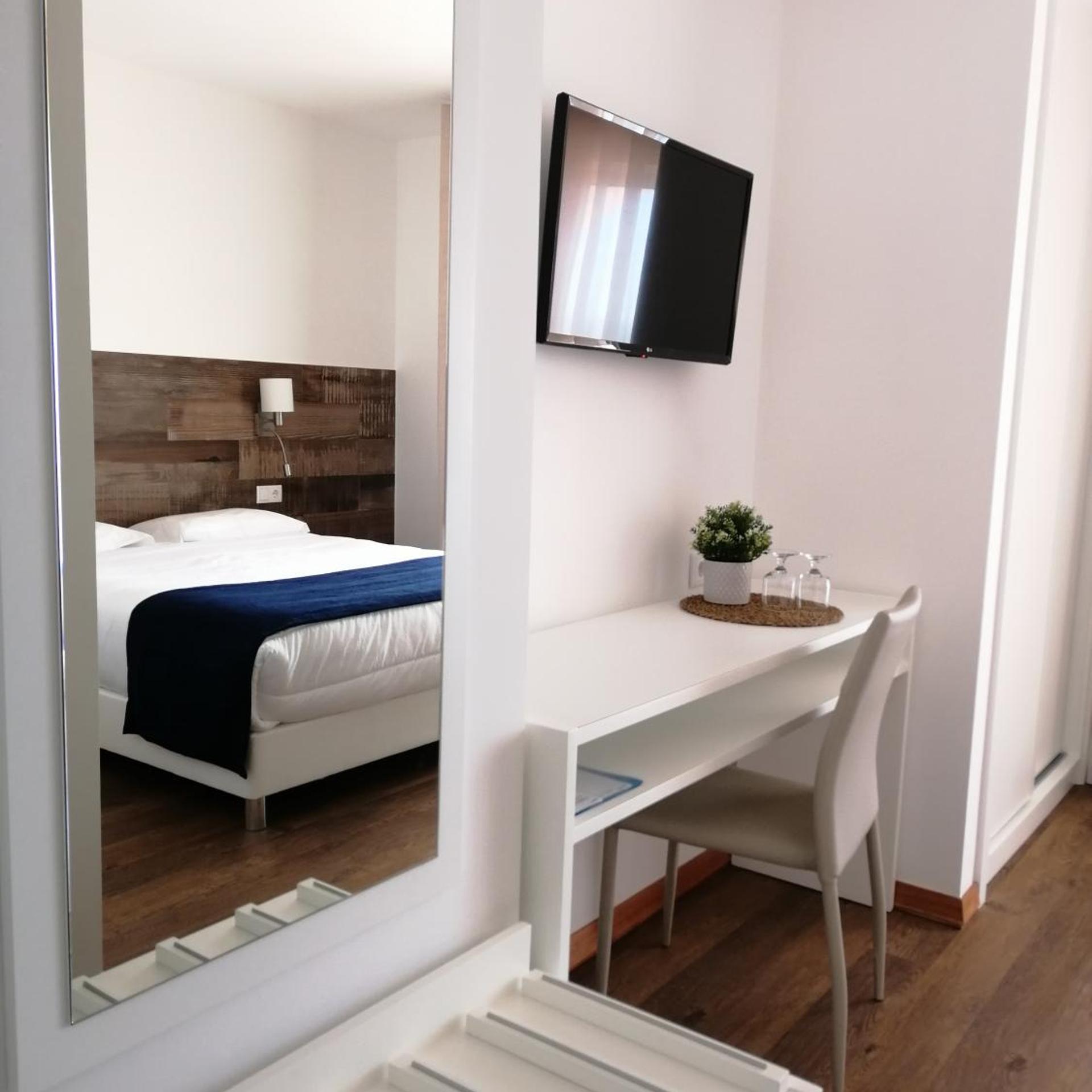 Veleiro Hotel 12/50