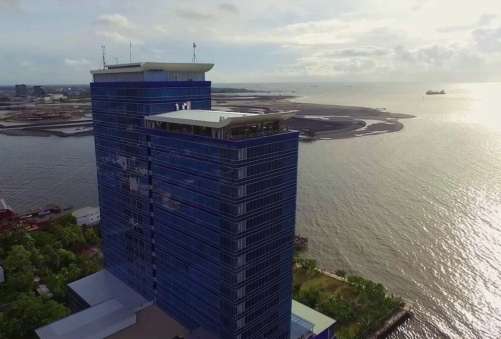 Swiss-Belhotel Waterfront Makassar 3/50