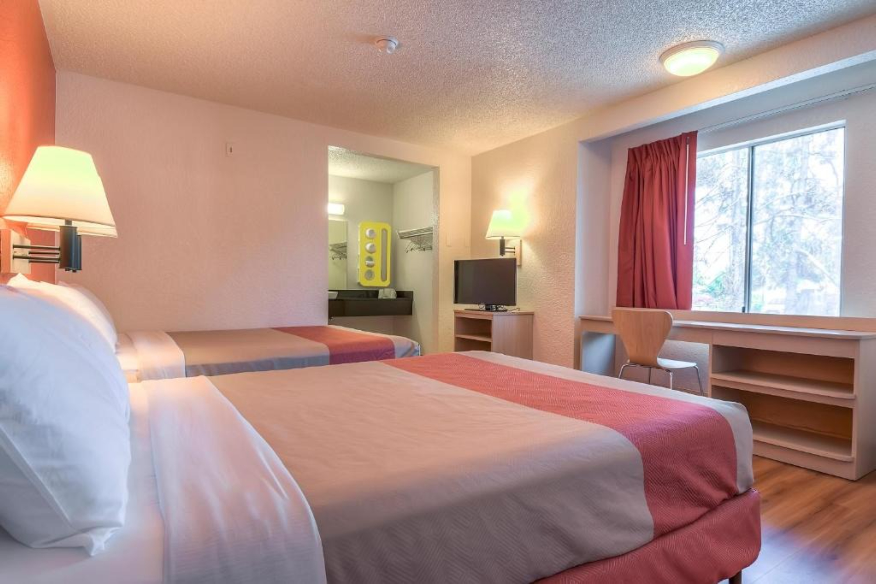 غرفة رباعية بسريرين مزدوجين، Motel6 Rowland Heights, CA - Los Angeles - Pomona 2/2