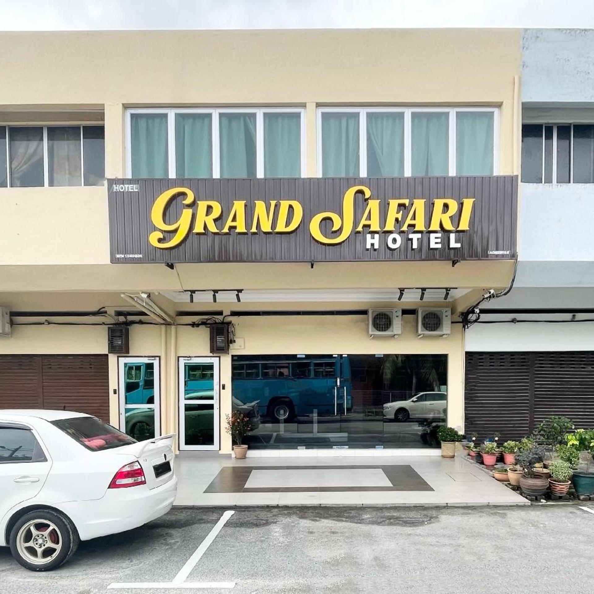 OYO 90369 Safari Hotel Lumut 21/25