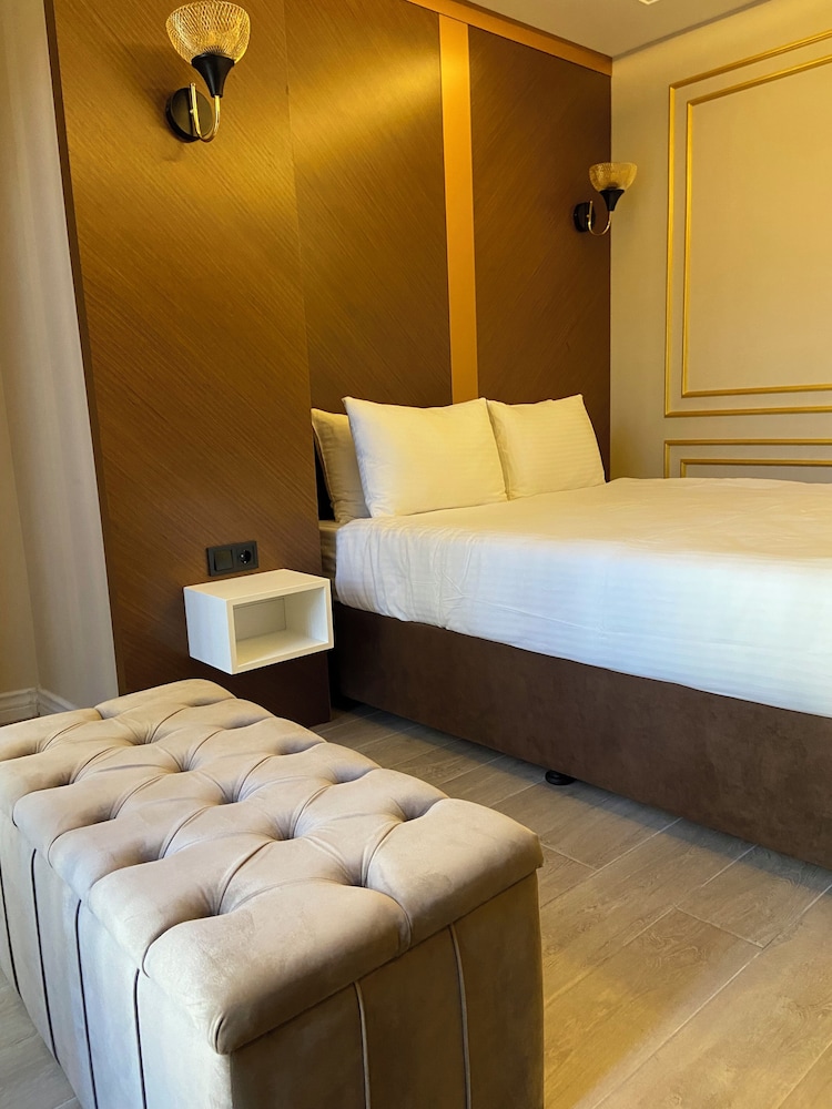 ISTANBUL TOWN HOTEL 18/62
