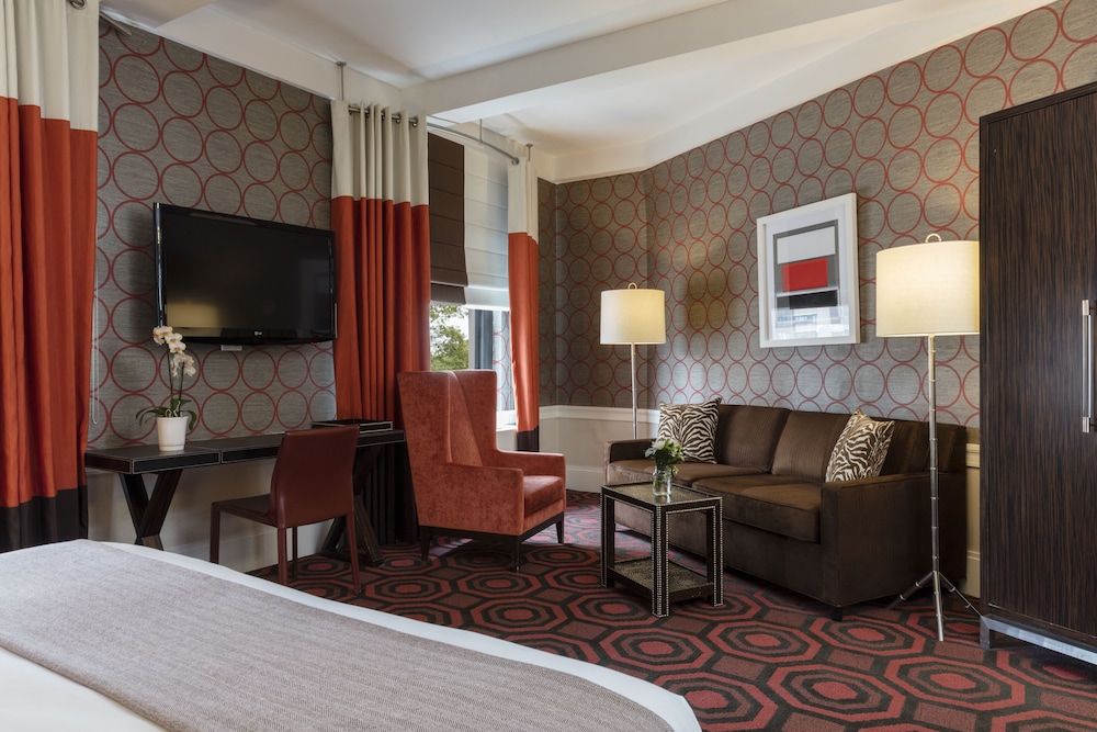 The Empire Hotel 48/71