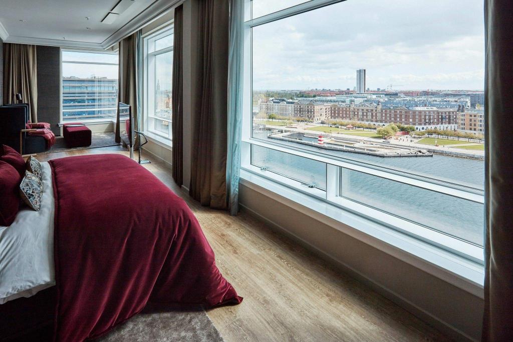 1 Bedroom, Royal, Suite, King Bed, Bridge View, Executive Level, Corner