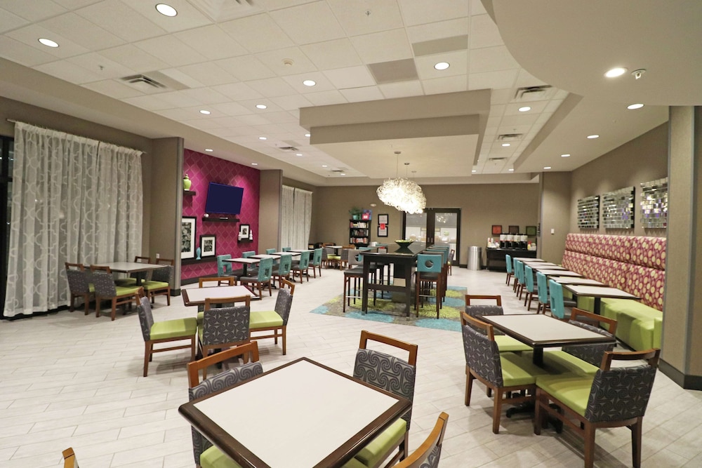 Hampton Inn Kearney 54/57