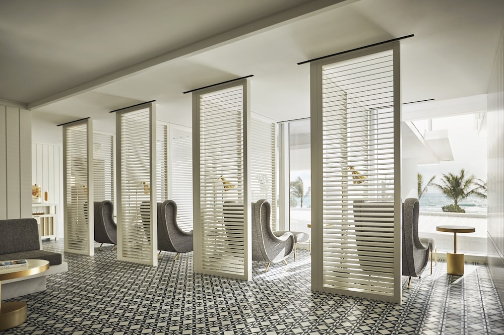 Four Seasons Hotel At The Surf Club 21/56