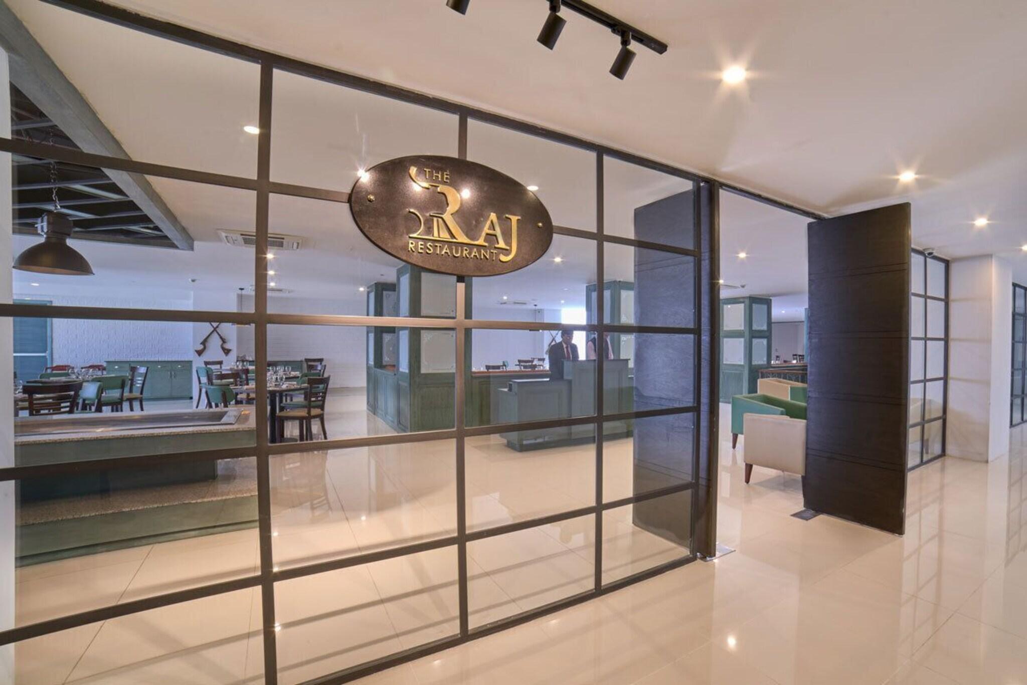 Avari Xpress Gulberg Lahore 9/36