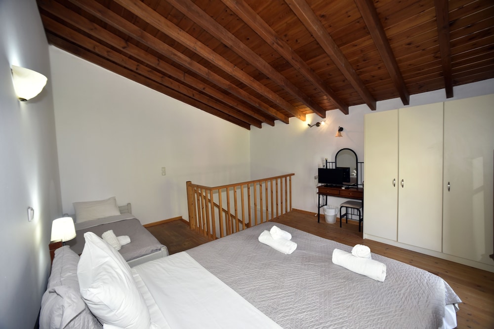 Olive Press Hotel 5/50