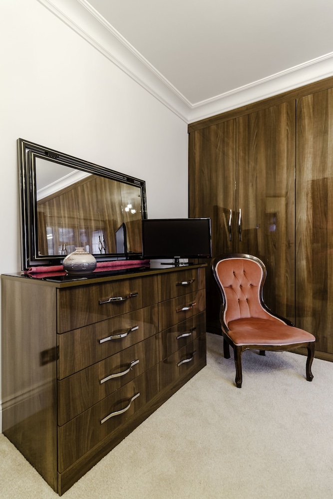 Brooklyn House Bramley Road 4/40