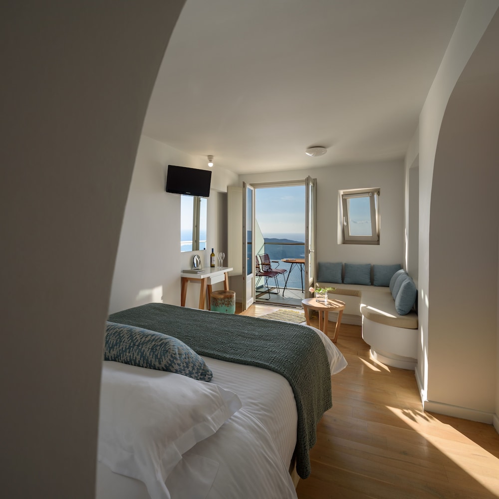 STANDARD, SEA VIEW