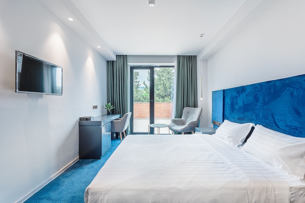 Standard King Room:
