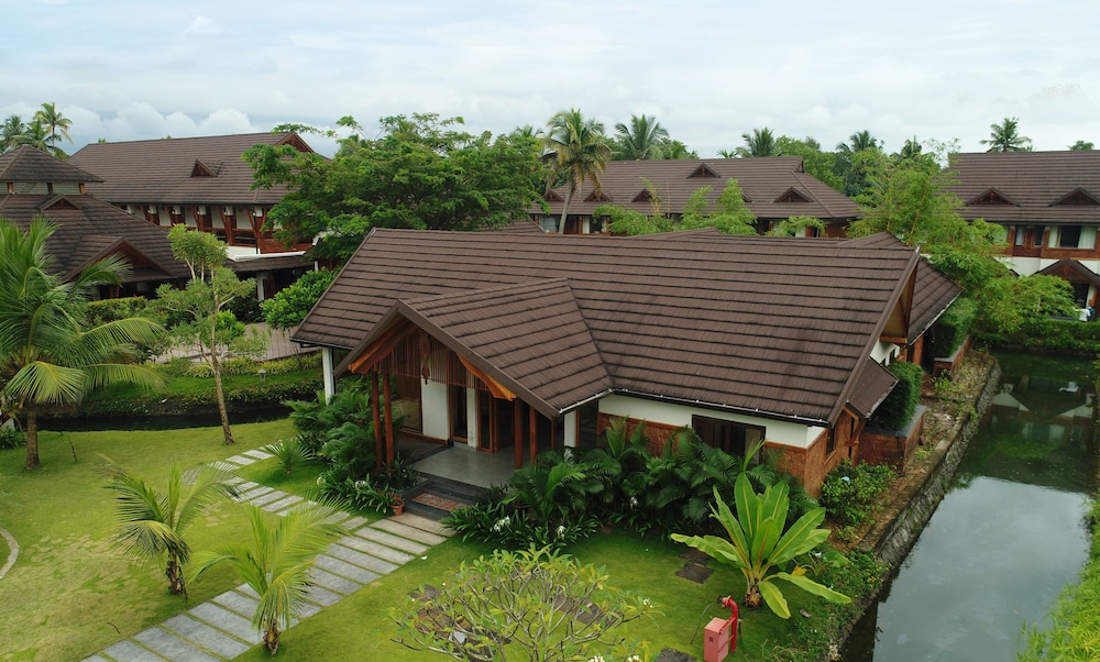 Gokulam Grand Resort and Spa Kumarakom in KOTTAYAM