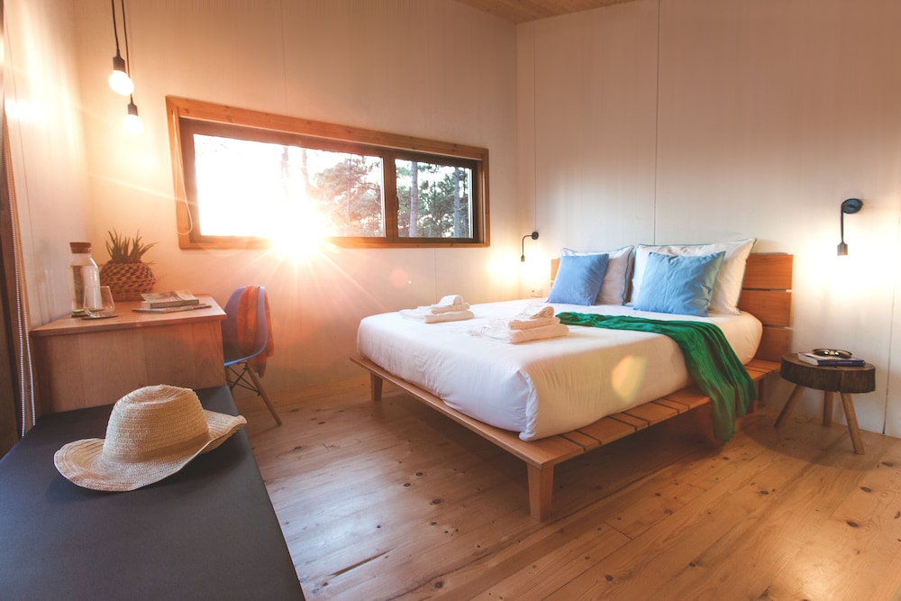 Bukubaki Eco Surf Resort 15/50