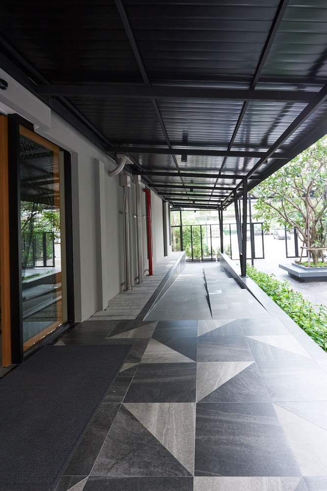 Almas Hotel Bangkok 60/65
