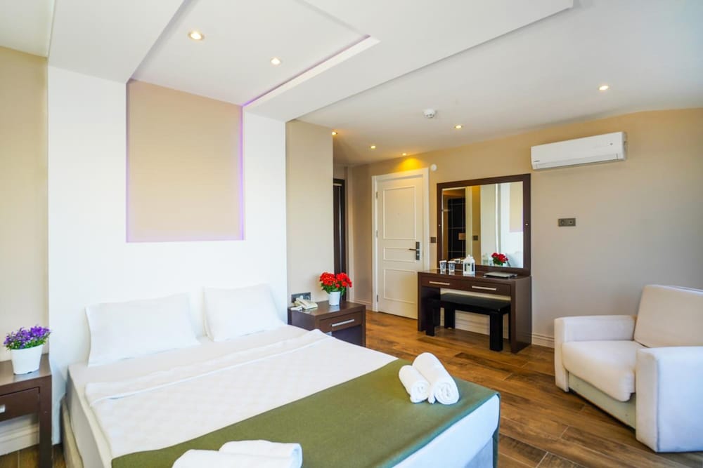 Aurasia Sea Side Hotel 33/63