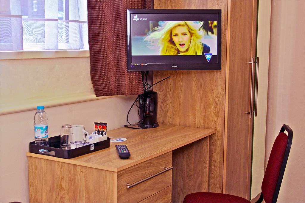 Lobby at Central Hotel Golders Green, LONDON