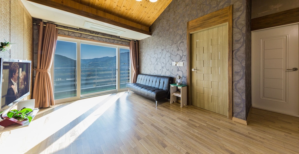 Namhae Oceanview Pension 18/41