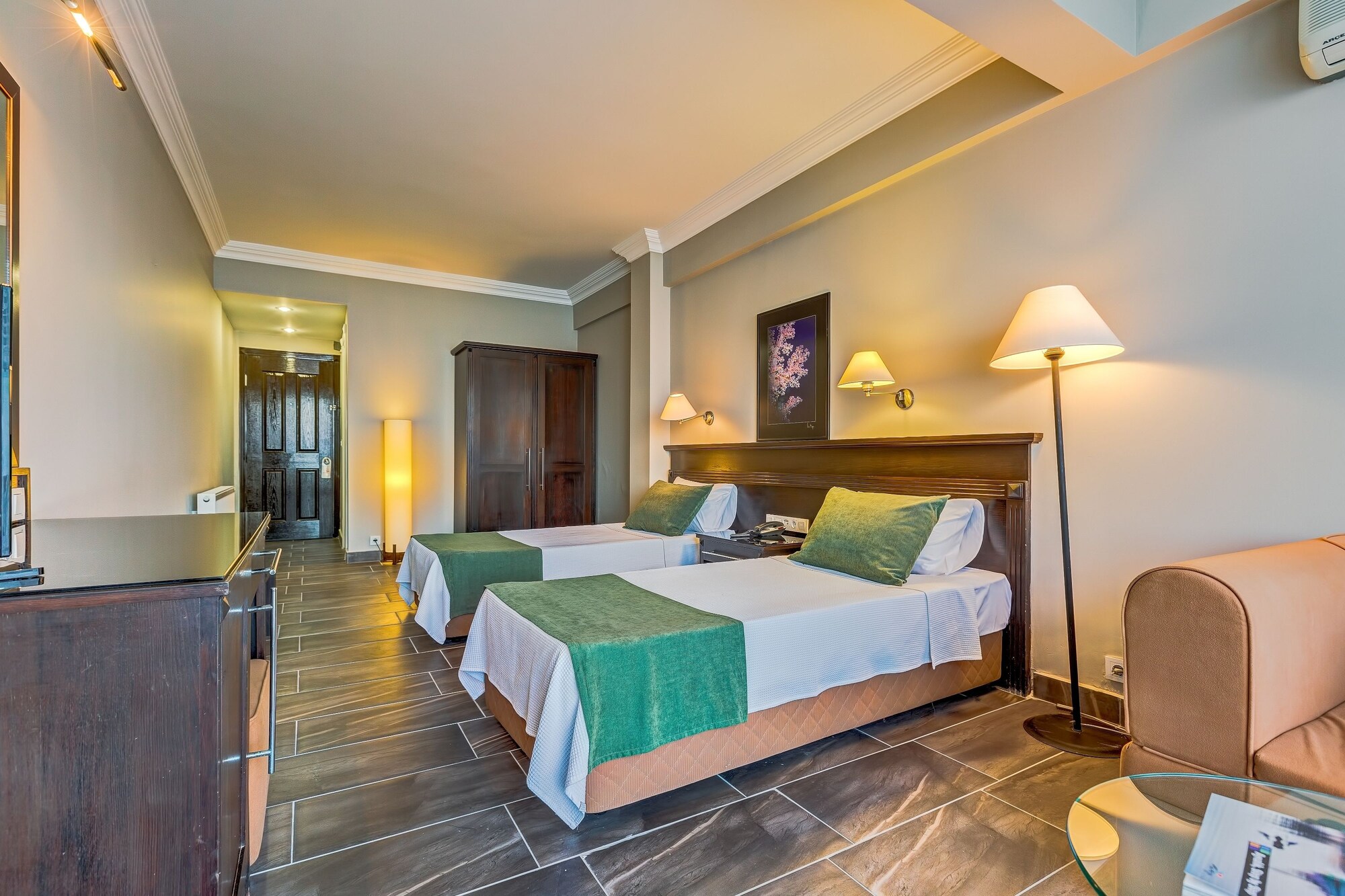 ROOM, TRIPLE, SEA VIEW