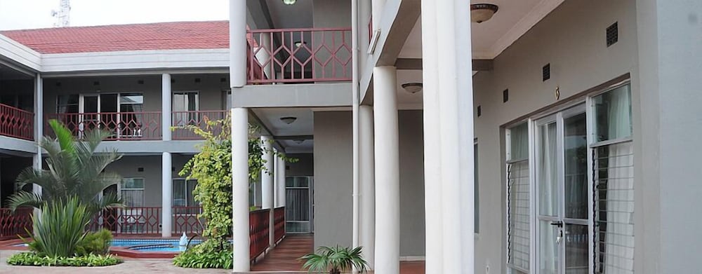 Sherbourne Hotel 1/32