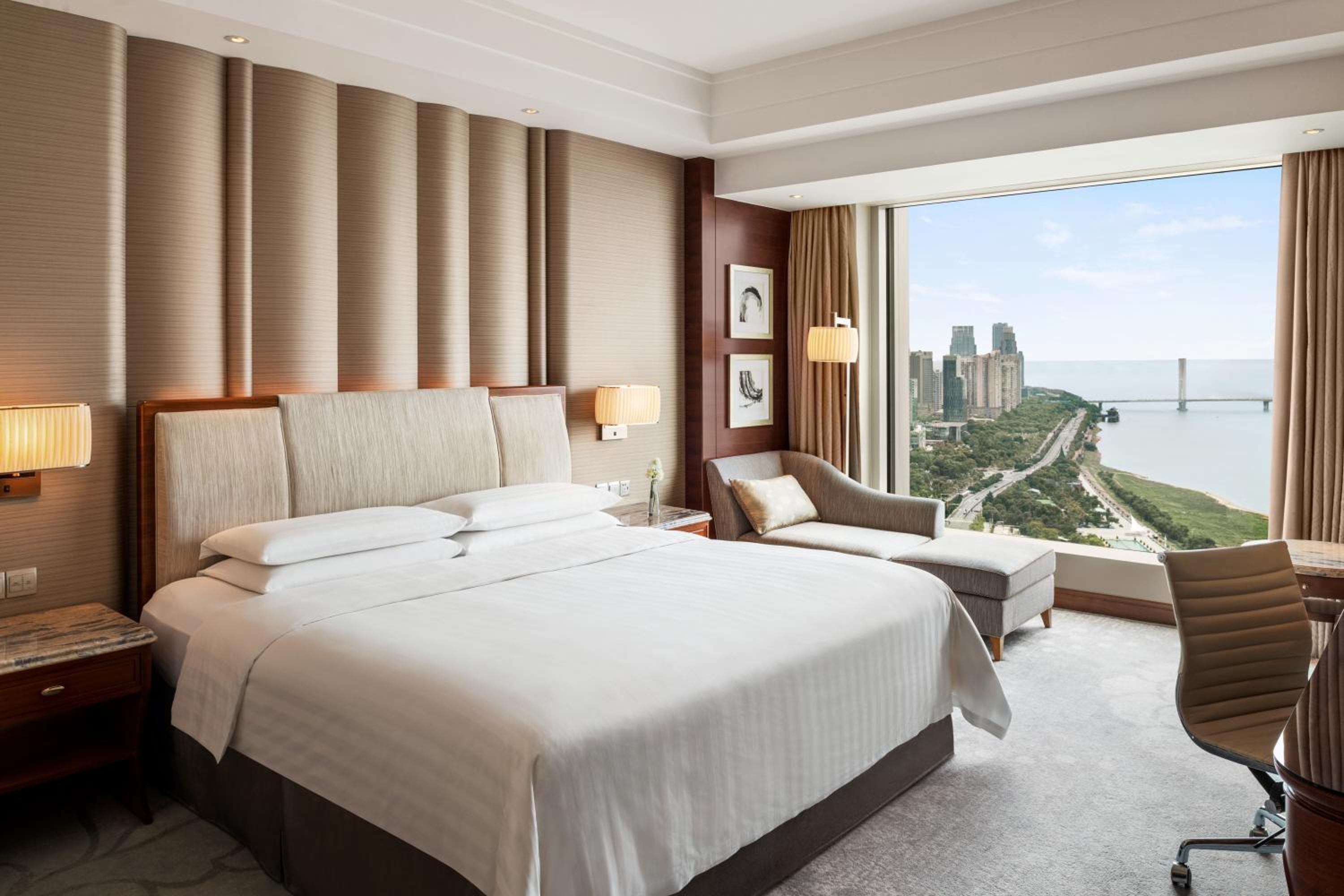 Horizon, Club, King Bed, Queen Bed, River View