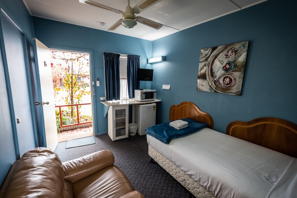 ARDEANAL MOTEL 16/48