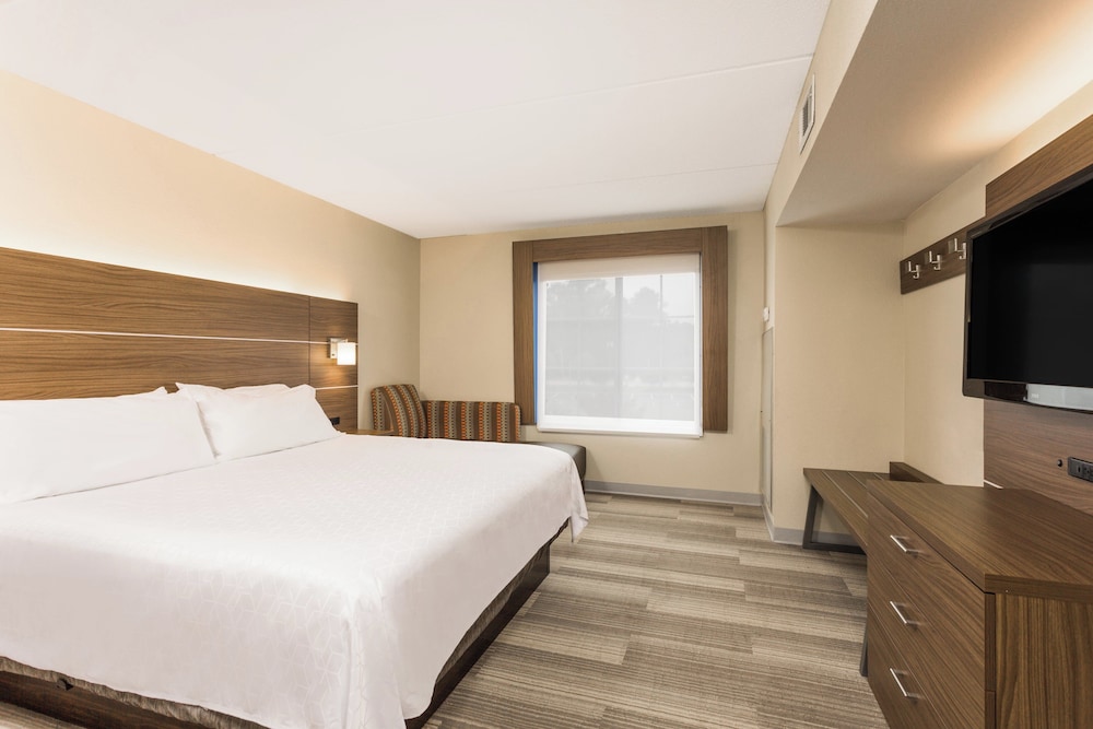 Holiday Inn Express Petersburg 18/70