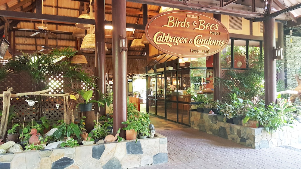 Birds & Bees Resort 3/68