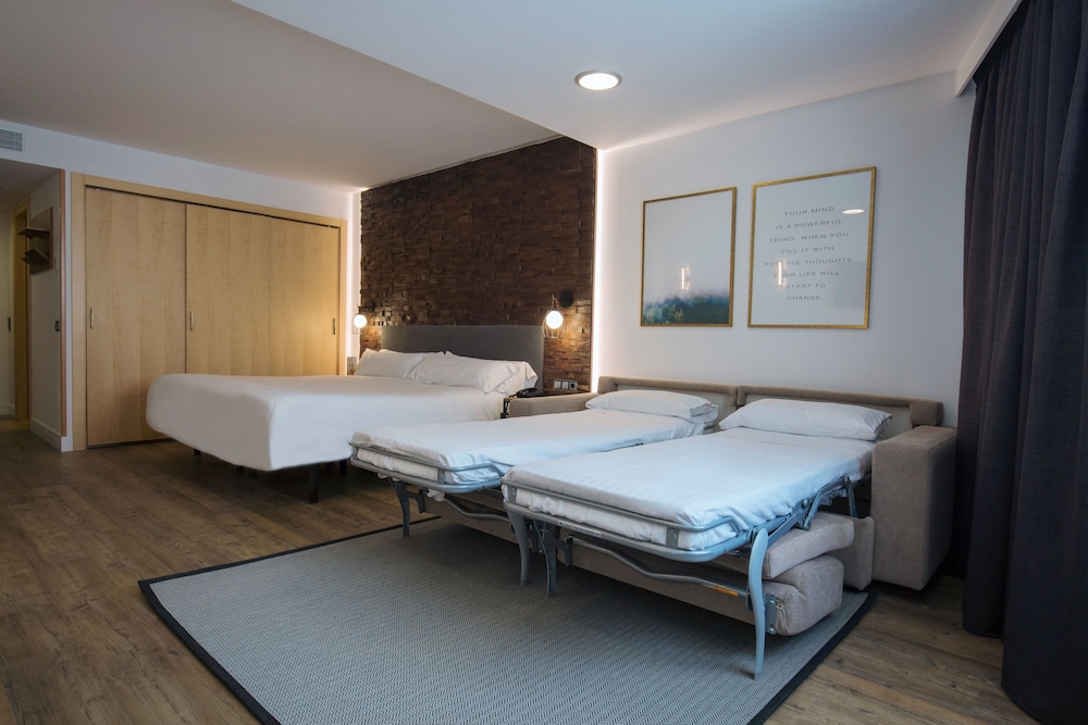 Yomo Centric Hotel 8/50