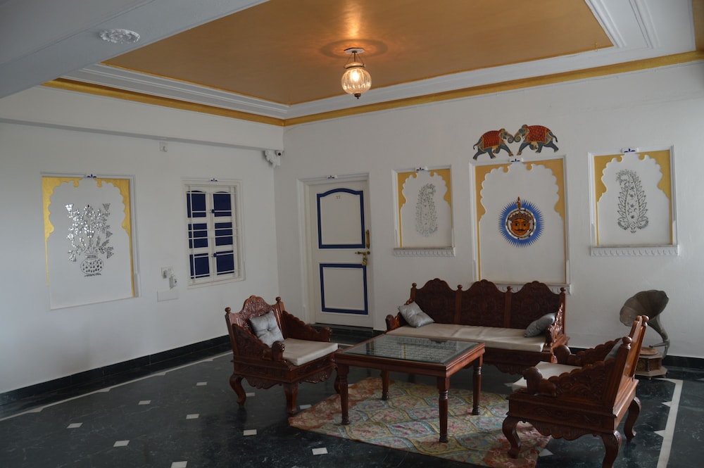 HOTEL POONAM HAVELI 32/50